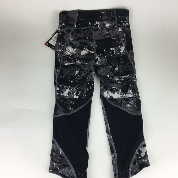 Under Armour Fly Fast Printed Black Small Capri - Picture 8 of 8